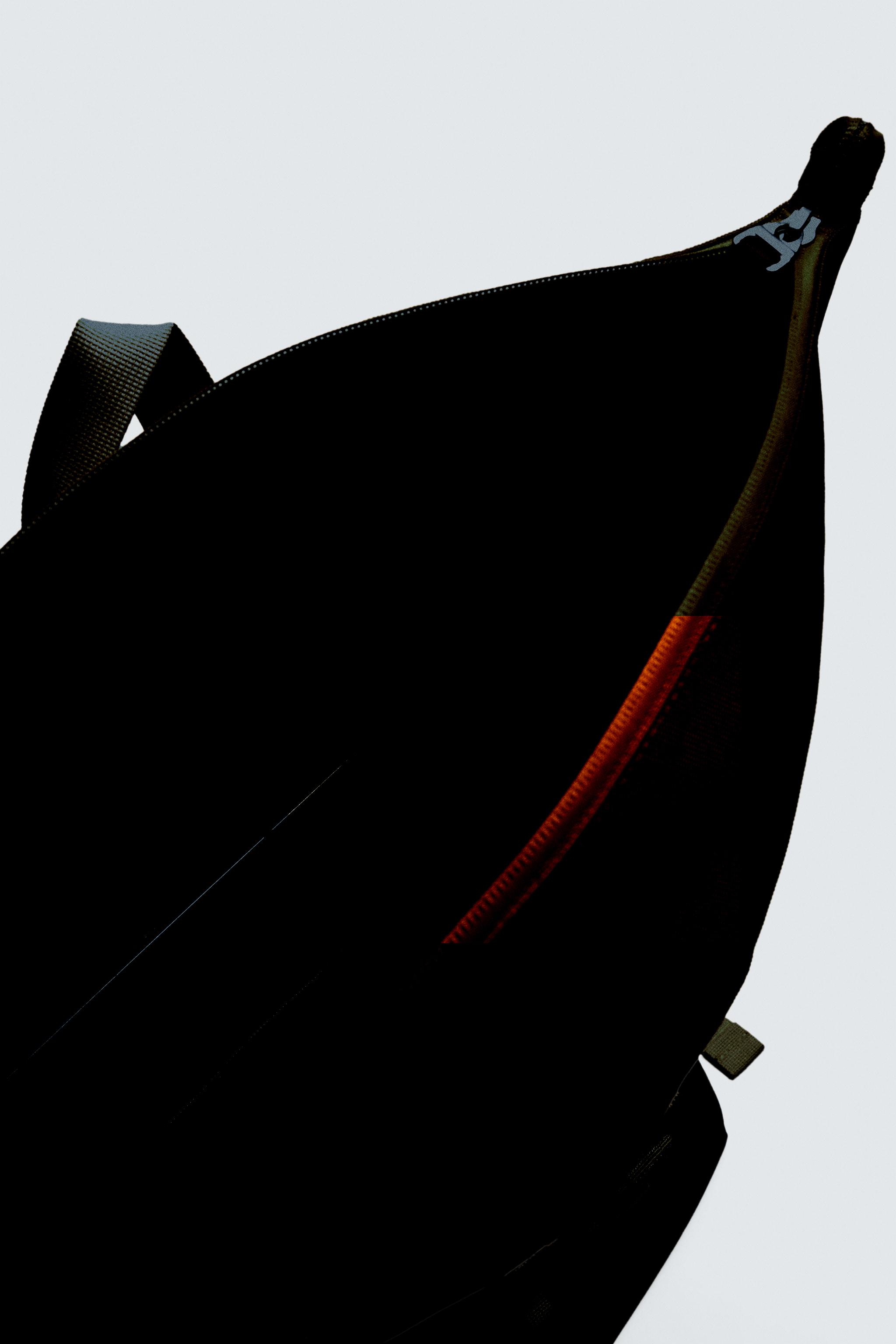 TECHNICAL FLAP BACKPACK